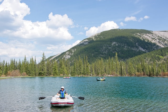 Packraft Buying Guide: Choosing the Right Inflatable Boat for Your Adventures